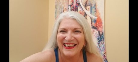 Nakedyoganakedyoga