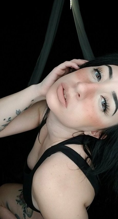 Poppycarminexxx