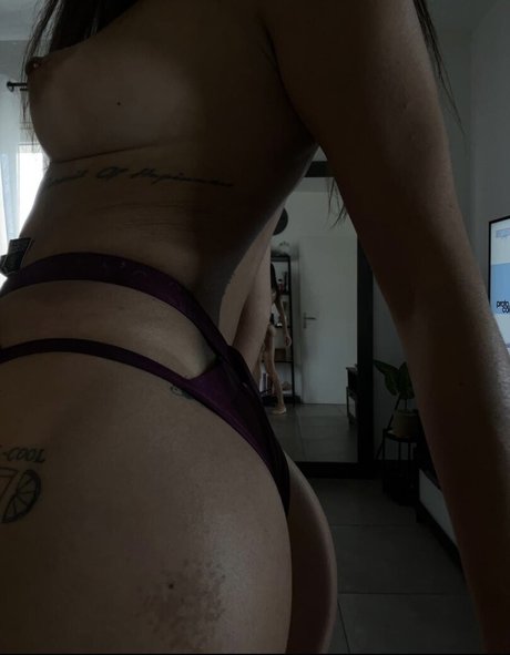 Julie Bertin Photo nue de fuite OnlyFans de Julie Bertin #7