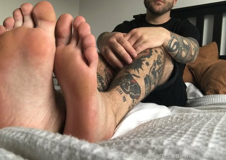 Male_feet_uk