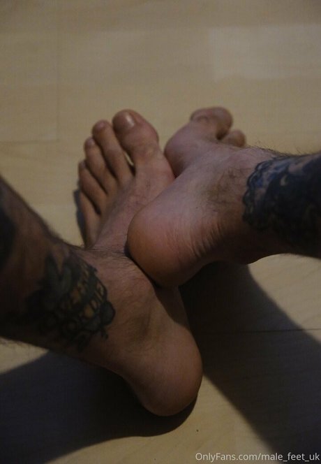 Male_feet_uk