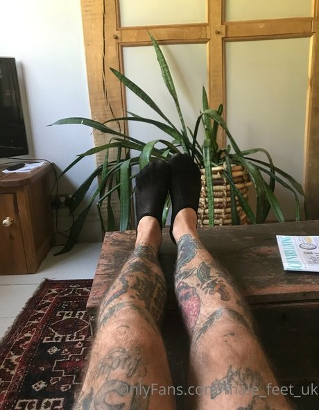 Male_feet_uk