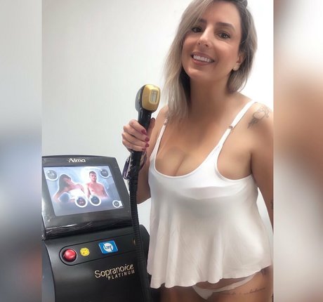 Photo nue de fuite OnlyFans de Carol Bernardi