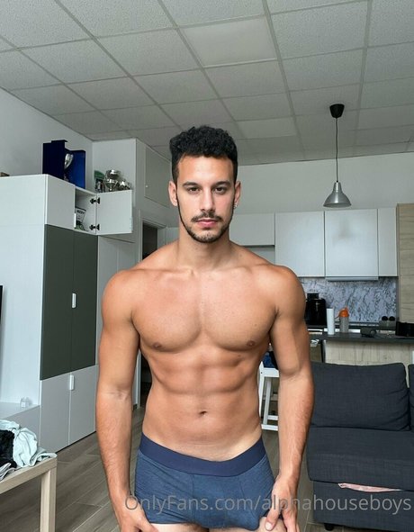 Photo nue de fuite OnlyFans de Alphahouseboys