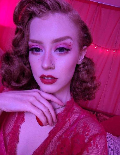 Photo nue de fuite OnlyFans de Lunarouxfree