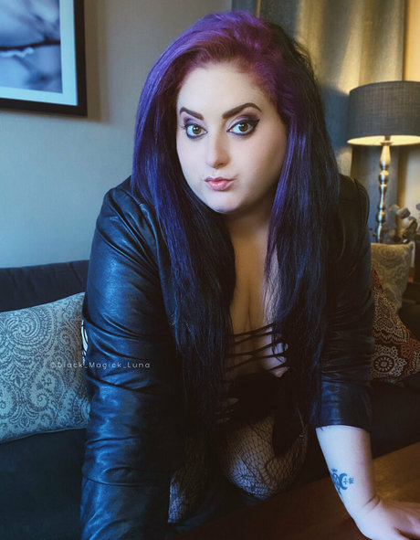 Photo nue de fuite OnlyFans de Blackmagickluna