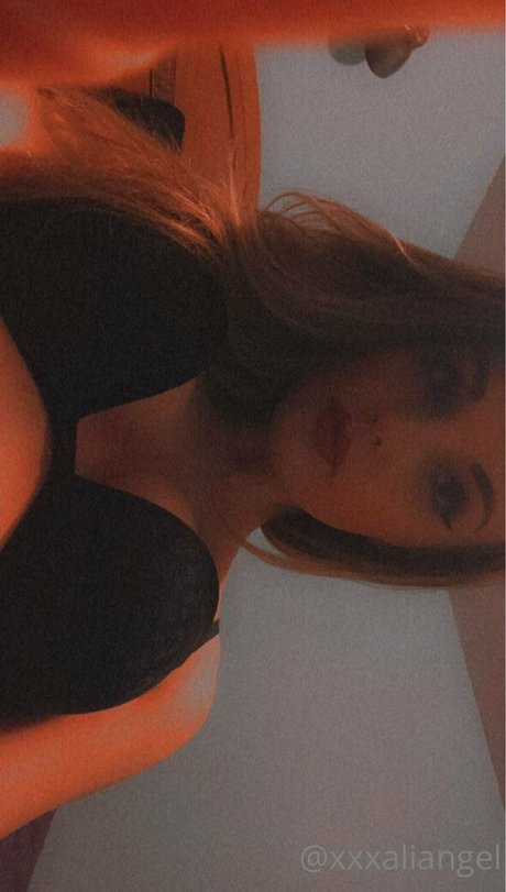 Photo nue de fuite OnlyFans de Xxxaliangel