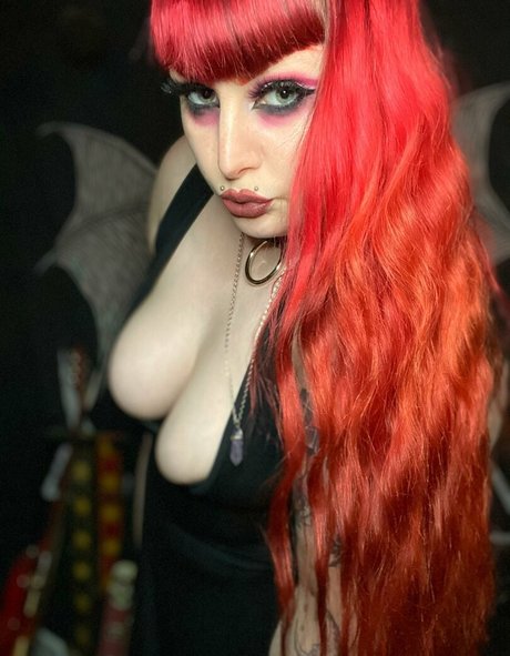 Photo nue de fuite OnlyFans de Lunarmoonwitch13