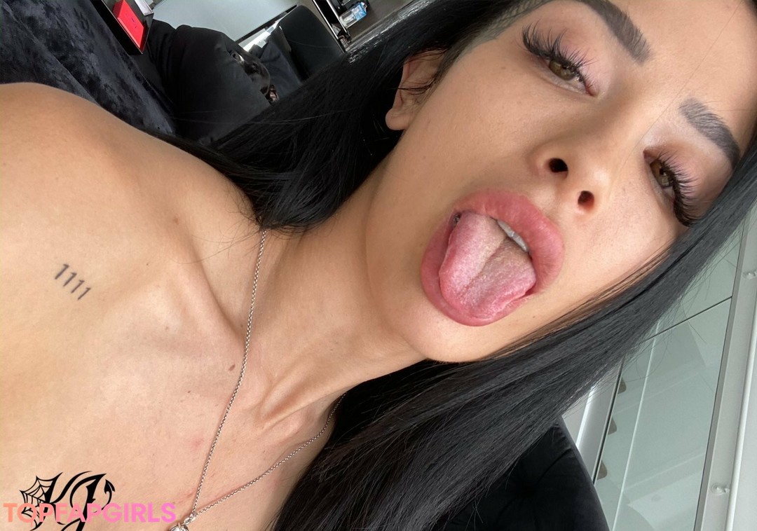 Photo nue de fuite OnlyFans de Katrinajade #164 Photo nue de fuite OnlyFans de Katrinajade #164