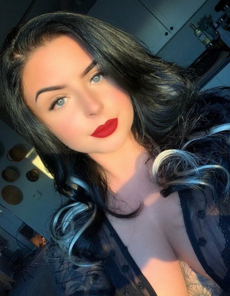 Hay_babe