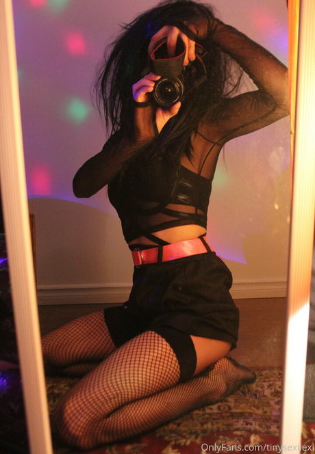 Tinysexilexi666