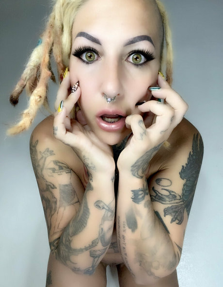 Nakedxzanthia
