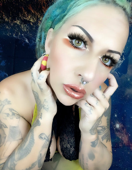 Nakedxzanthia