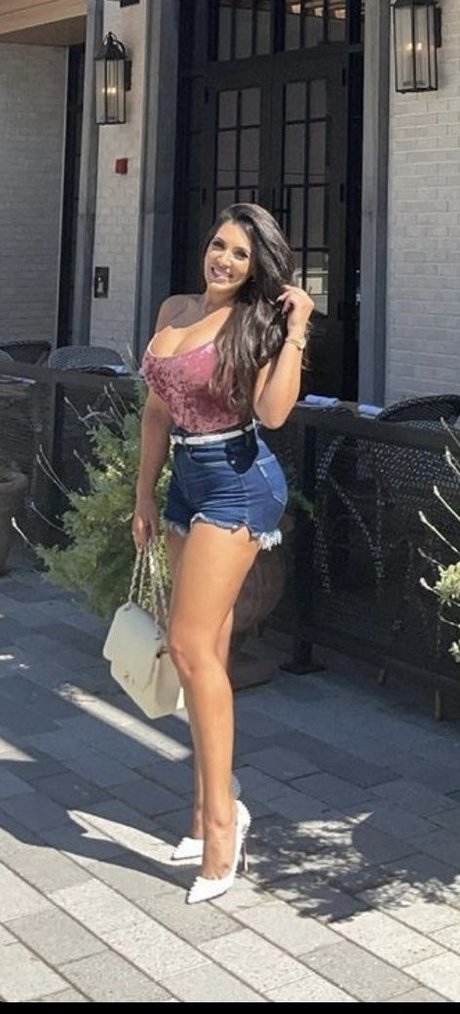 Nikki Waka