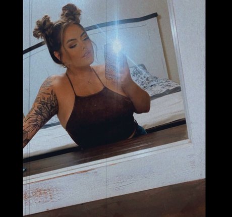 Lilly Zamora