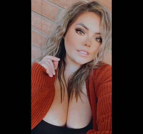 Lilly Zamora