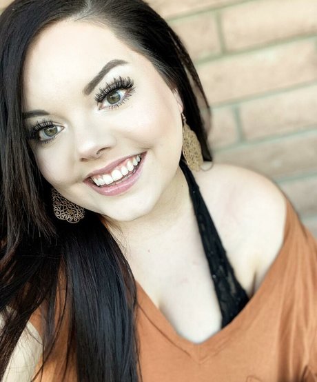 Lilly Zamora