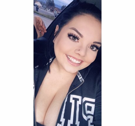Lilly Zamora