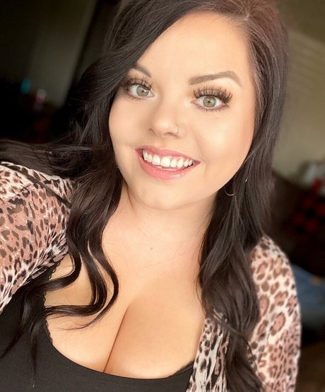 Lilly Zamora