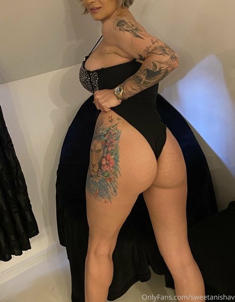 Latex Queen Anisha