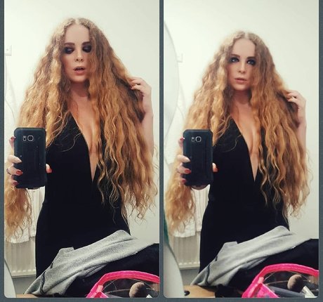 Photo nue de fuite OnlyFans de Emily Jezebelle Hamilton