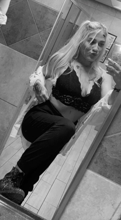 Photo nue de fuite OnlyFans de Snixxxxx