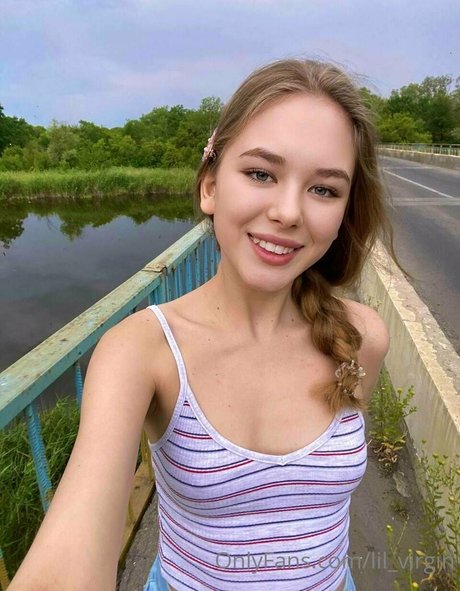 Photo nue de fuite OnlyFans de Lilvirgin