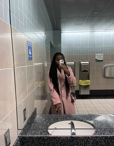 Photo nue de fuite OnlyFans de Kendall Maye