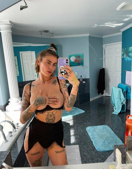 Photo nue de fuite OnlyFans de Charlieshe