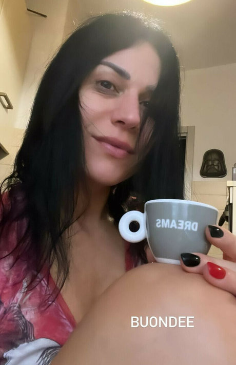 Photo nue de fuite OnlyFans de Womenmetal