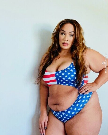 Photo nue de fuite OnlyFans de Lina Fanene