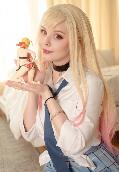 Helly Von Valentine