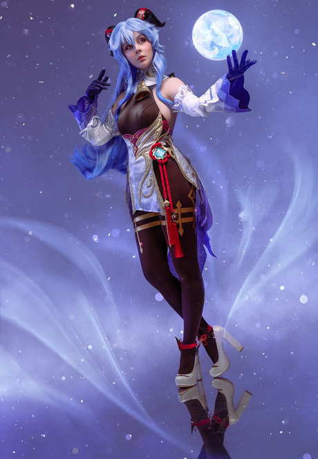 Helly Von Valentine
