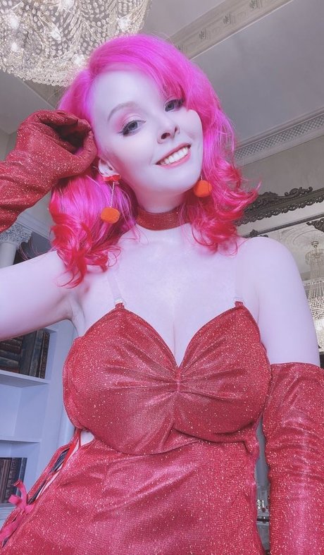 Helly Von Valentine