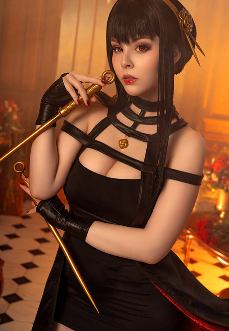 Helly Von Valentine