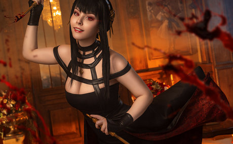 Helly Von Valentine