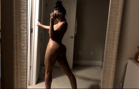 Photo nue de fuite OnlyFans de Lola Anne