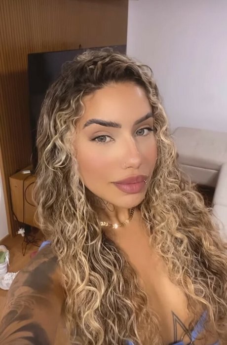 Photo nue de fuite OnlyFans de Muito Linda
