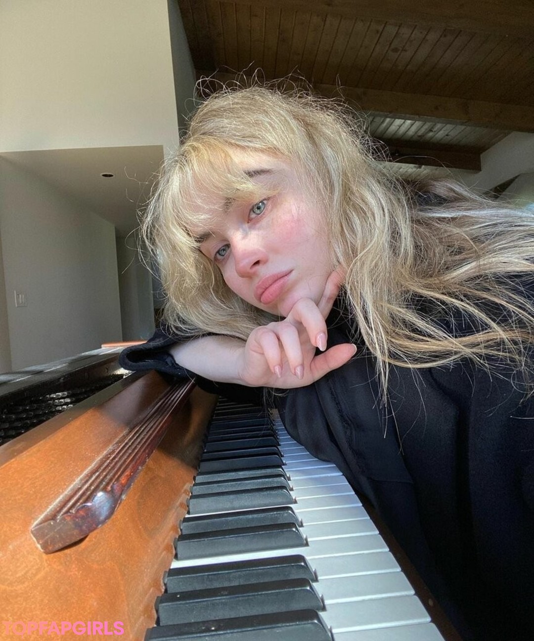 Photo nue de fuite OnlyFans de Sabrina Carpenter #795 Photo nue de fuite OnlyFans de Sabrina Carpenter #795