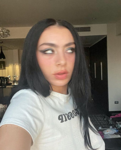 Photo nue de fuite OnlyFans de Charli Xcx