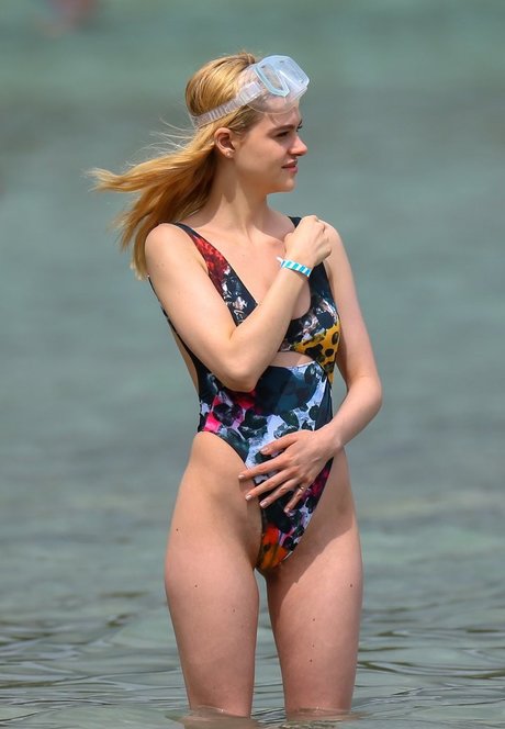 Photo nue de fuite OnlyFans de Nicola Peltz