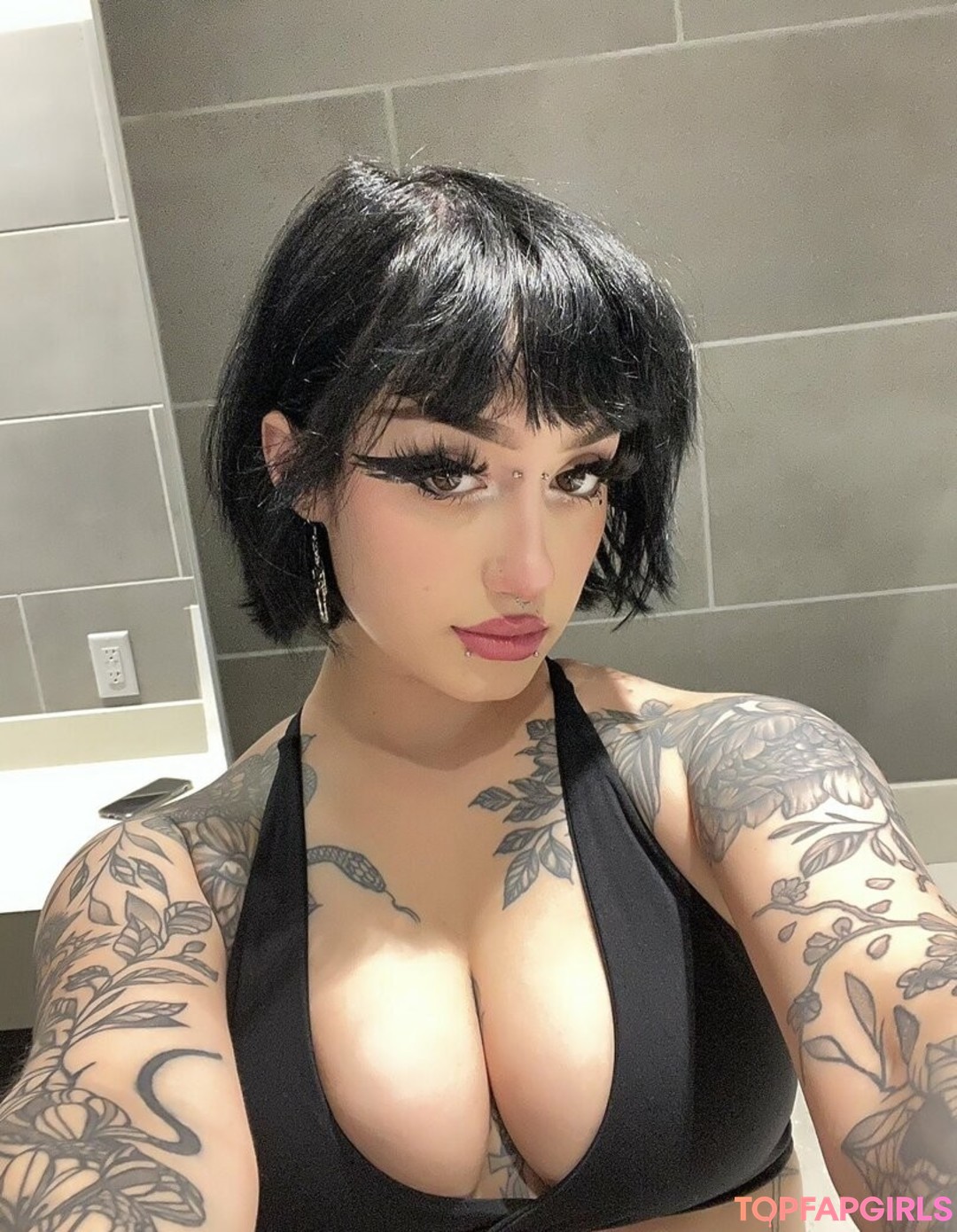 Photo nue de fuite OnlyFans de Redroomromance #10 Photo nue de fuite OnlyFans de Redroomromance #10