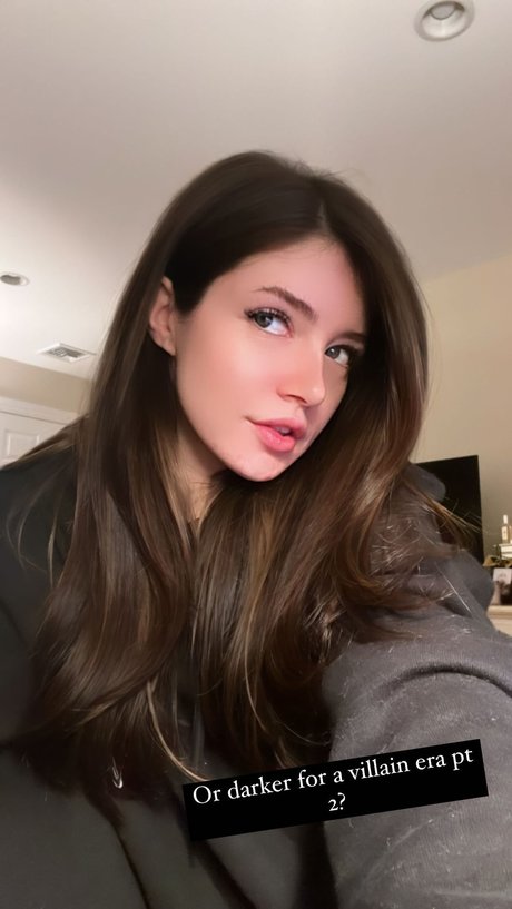 Chrissy Costanza