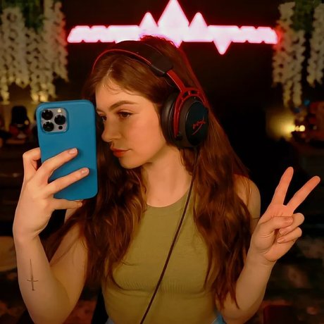 Chrissy Costanza