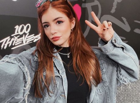Chrissy Costanza