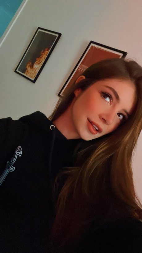 Chrissy Costanza