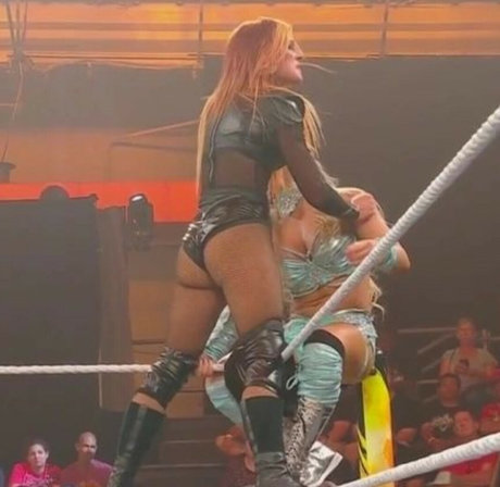 Photo nue de fuite OnlyFans de Becky Lynch