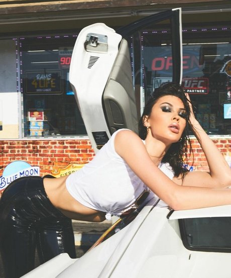 Jessica Naz