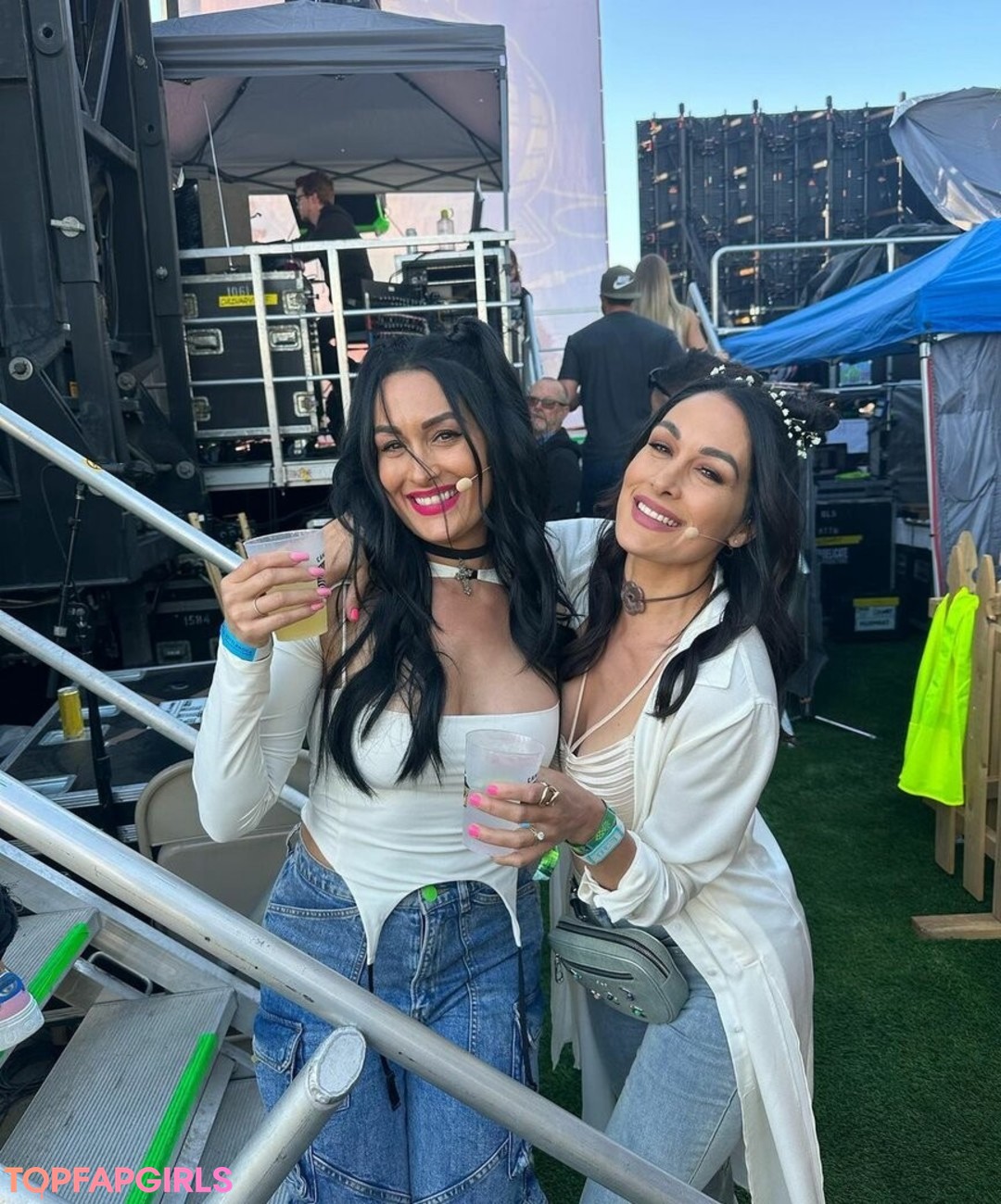 Photo nue de fuite OnlyFans de The Bella Twins #199 Photo nue de fuite OnlyFans de The Bella Twins #199