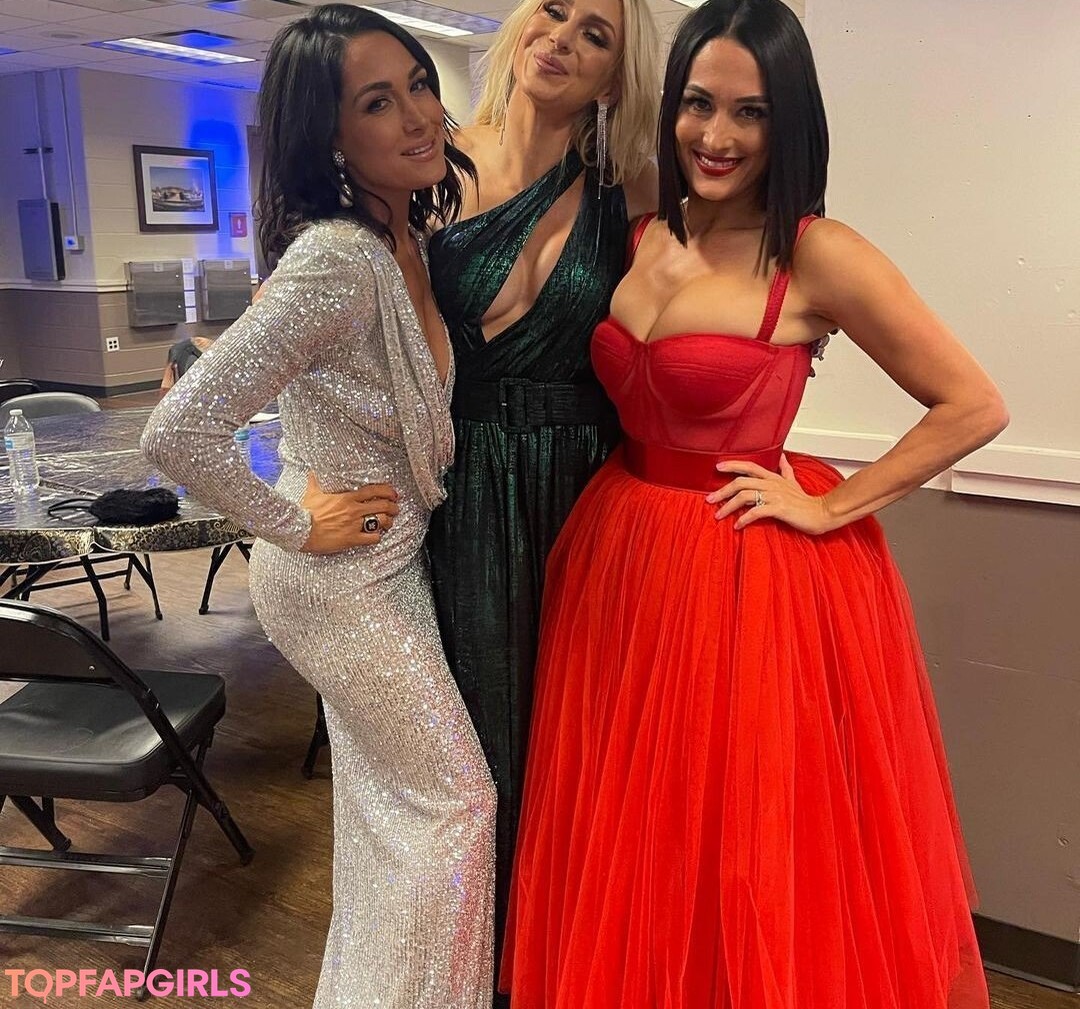 Photo nue de fuite OnlyFans de The Bella Twins #25 Photo nue de fuite OnlyFans de The Bella Twins #25